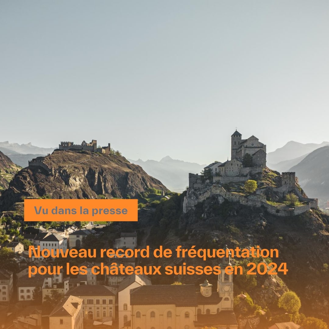 Les châteaux suisses ont enregistré un nouveau record de fréquentation l'an dernier. Au total, plus de 1,5 million de personnes se sont rendues dans les 30 châteaux les plus importants du pays, annonce leur association faîtière mercredi. En 2023, ils étaient 1,3 million. Dans son communiqué, l’association Les Châteaux suisses relève qu’un passionné est parvenu à visiter les trente sites en quelques mois seulement. Il devient ainsi le premier gagnant du « Trail des châteaux suisses » qui a récemment été lancé. La dixième Journée des châteaux suisses aura lieu le dimanche 5 octobre. Huit des trente sites membres de l’association sont romands, dont Valère et Tourbillon qui ont rejoint l'année dernière l'association. #museesvalais #wallisermuseen #museedhistoireduvalais @visitsion @culture.canton.vs @dieschweizerschloesser #museesvalais #museedhistoireduvalais